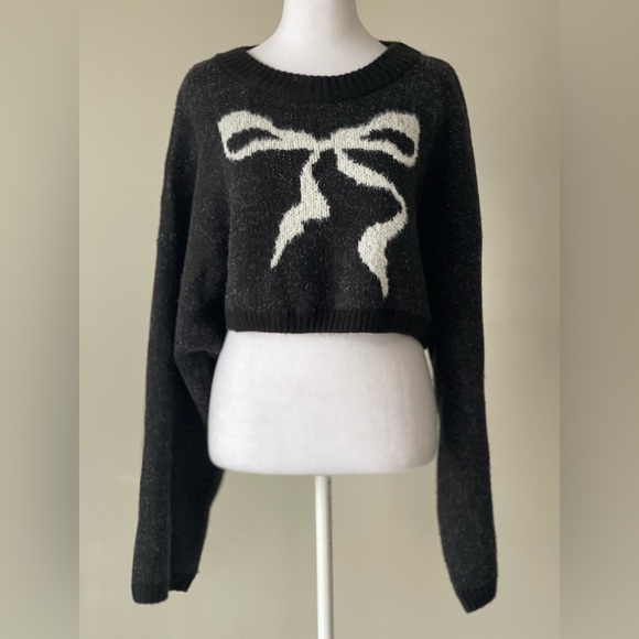 Out From Under Cozy Up Cropped Black & White Bow Long Sleeve Sweater Size Small - Picture 4 of 8